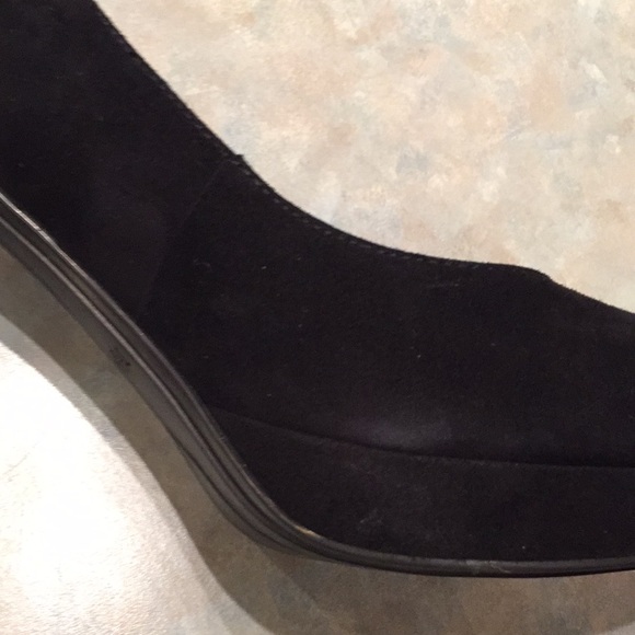 Marc Fisher black suede pumps - Picture 9 of 10